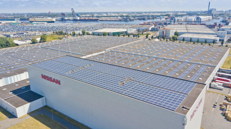 Η Nissan θέτει σε λειτουργία μεγαλύτερη οροφή με συλλέκτες ηλιακής ενέργειας | Newsit.gr Η Nissan θέτει σε λειτουργία μεγαλύτερη οροφή με συλλέκτες ηλιακής ενέργειας | Newsit.gr