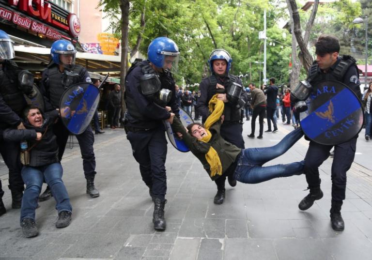 Τουρκία: Η Δημοκρατία… στα καλύτερά της – Σχεδόν 2.000 καταδίκες σε ισόβια μετά το πραξικόπημα | Newsit.gr Τουρκία: Η Δημοκρατία… στα καλύτερά της – Σχεδόν 2.000 καταδίκες σε ισόβια μετά το πραξικόπημα | Newsit.gr