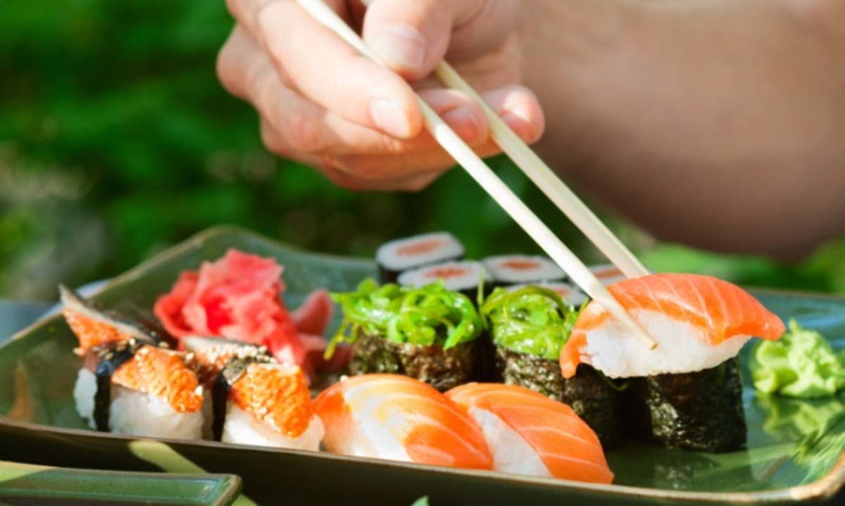 Έφαγε σούσι και ανέπτυξε σκουλήκι-παράσιτο μήκους μισού μέτρου στο έντερο! [φωτογραφίες]