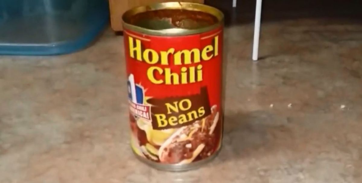 Άνοιξε κονσέρβα και βρήκε σκουλήκι-ταινία στο περιεχόμενο – Εικόνες σοκ! [vid]