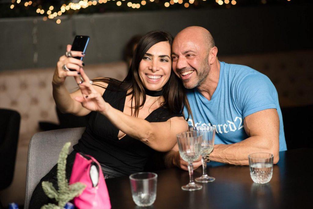 Μάγκυ Χαραλαμπίδου: Ρομαντικό δείπνο με τον αγαπημένο της! [pics]