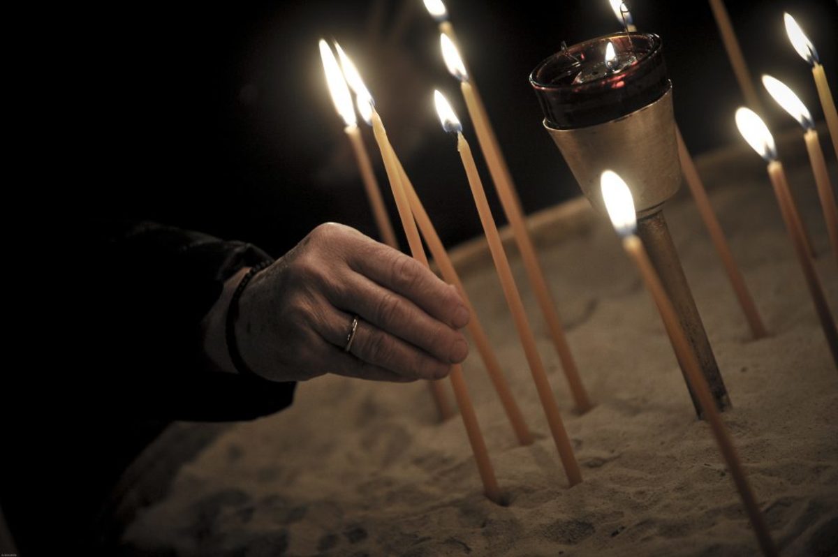 Μεσσηνία: Πλήρωσε πολύ ακριβά το κερί που άναψε στην εκκλησία – Ζητάει παρέμβαση εισαγγελέα!