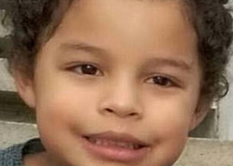 Θρήνος για 5χρονο! Τον σκότωσε αδέσποτη σφαίρα την πρωτοχρονιά