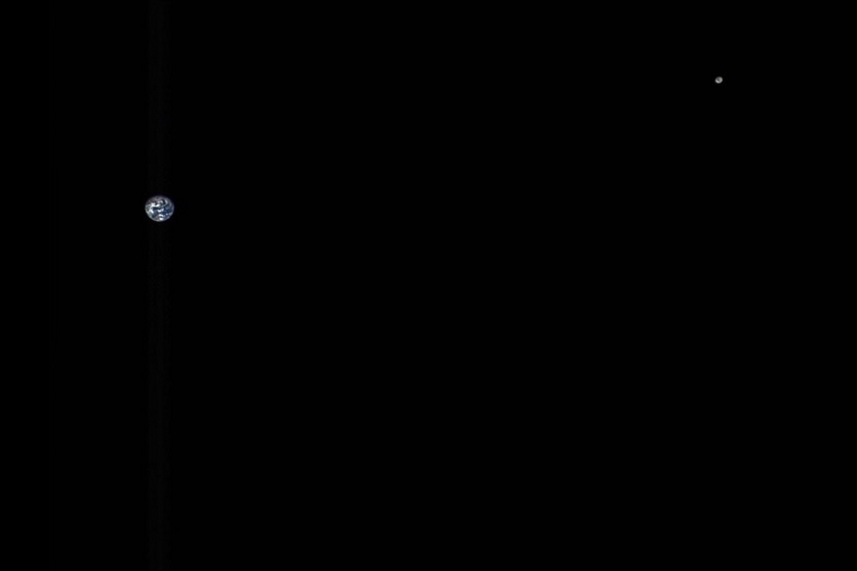 Εκπληκτική φωτογραφία της NASA με τη Γη και το φεγγάρι