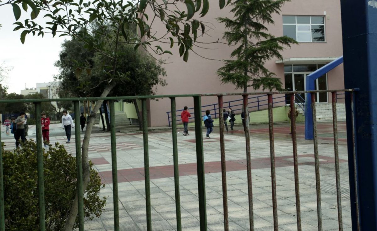 Ηράκλειο: Στο νοσοκομείο 10χρονη μαθήτρια – Την παρέσυρε αυτοκίνητο έξω από το σχολείο!