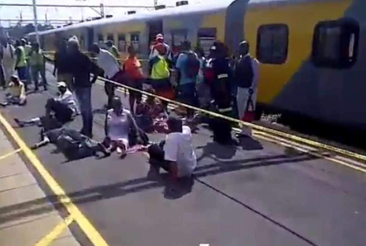 Σύγκρουση τρένων με 200 τραυματίες στο Γιοχάνεσμπουργκ