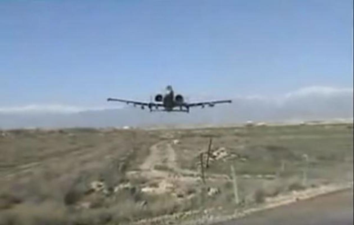 Απίστευτο βίντεο με τα πιο τρελά… χαμηλά αεροπλάνου περάσματα που έχετε δει!