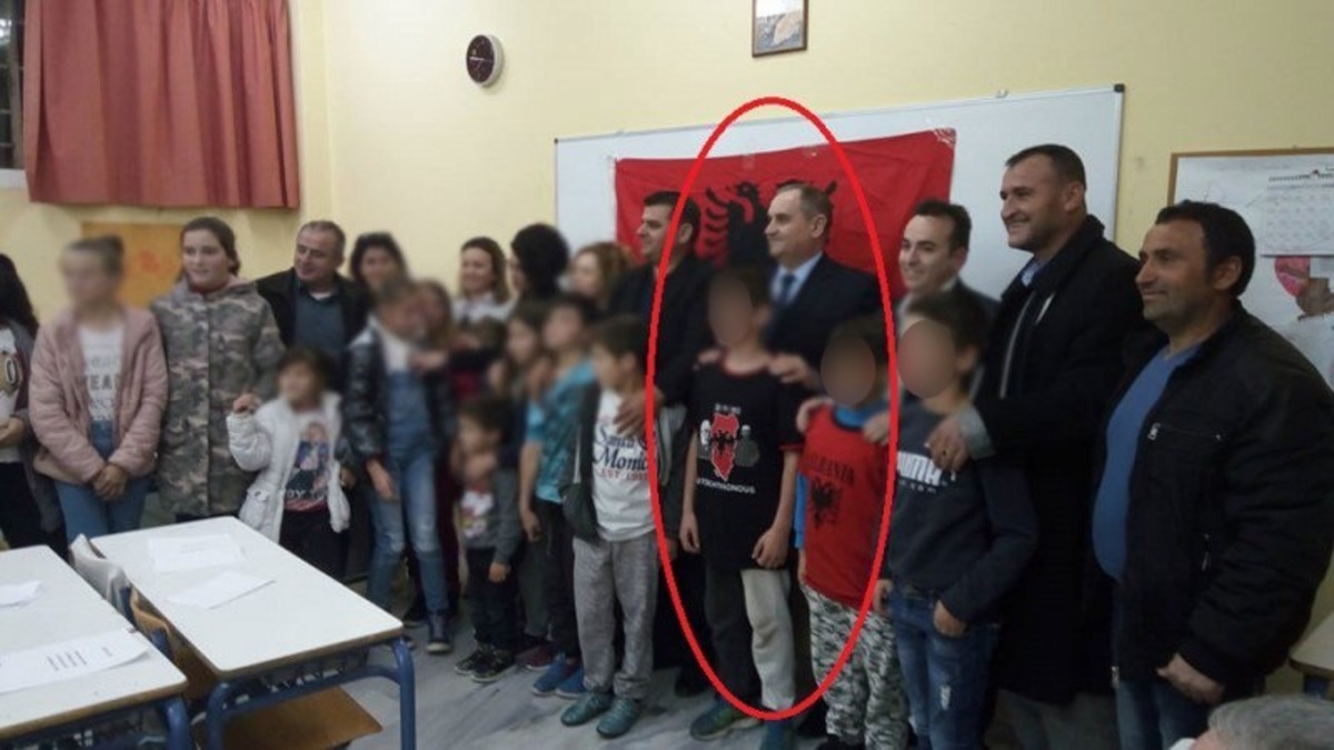 Χανιά: Μαθητής με μπλούζα της «Μεγάλης Αλβανίας» σε σχολείο – Η εικόνα που πρόσεξαν λίγοι στην Παλαιοχώρα [pics]