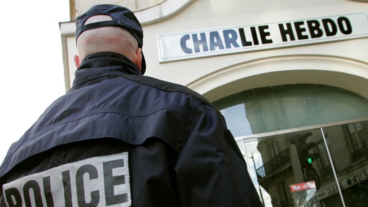 Τρία χρόνια από την τρομοκρατική επίθεση στο Charlie Hebdo – Το “επετειακό” σκίτσο του σατυρικού περιοδικού [pic]