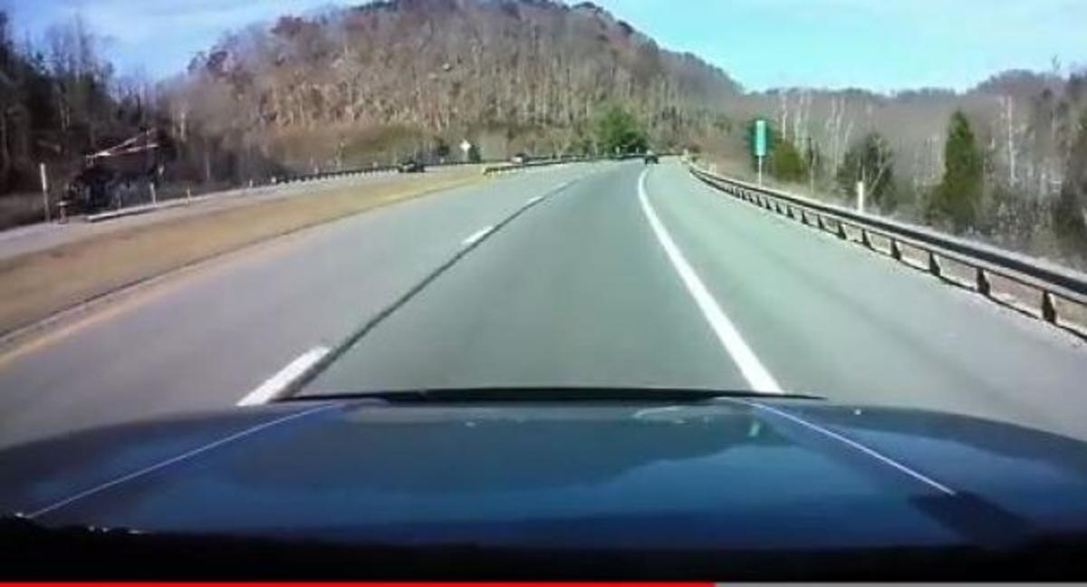 Ελικόπτερο έκανε αναγκαστική προσγείωση σε αυτοκινητόδρομο! Απίστευτο Βίντεο