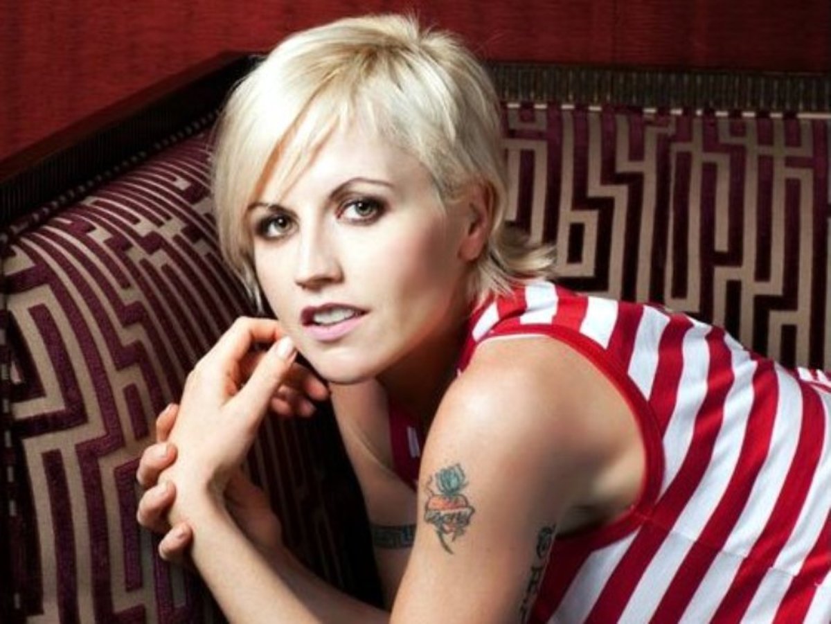 Dolores O’Riordan: «Το μόνο που ήθελα ήταν λίγη αγάπη. Άργησα, αλλά την βρήκα» – Όσα είχε αποκαλύψει στην Καθημερινή