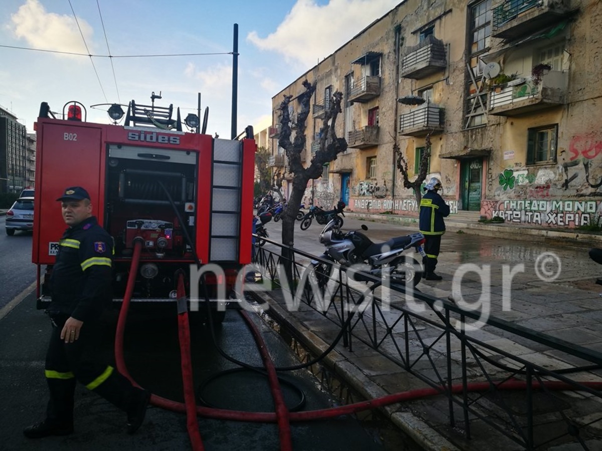 Φωτιά στη Λεωφόρο Αλεξάνδρας