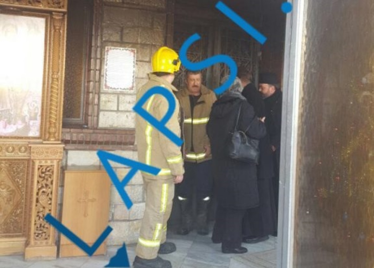 Κορυτσά: Φωτιά απο αναμμένα κεριά στον Ορθόδοξο Μητροπολιτικό Ναό