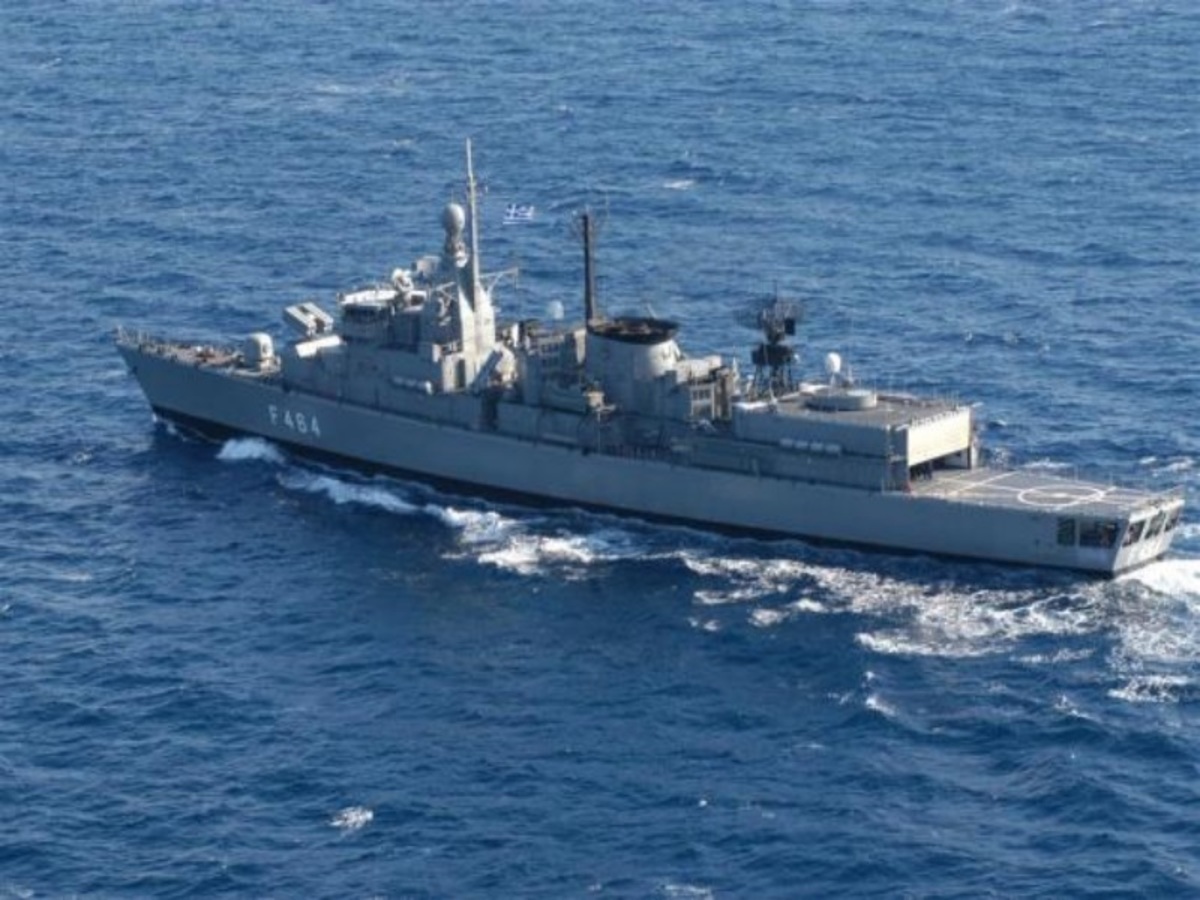 Φρεγάτα “Κανάρης”: Εξειδικευμένο προσωπικό αναλαμβάνει να την κάνει ολοκαίνουργια!