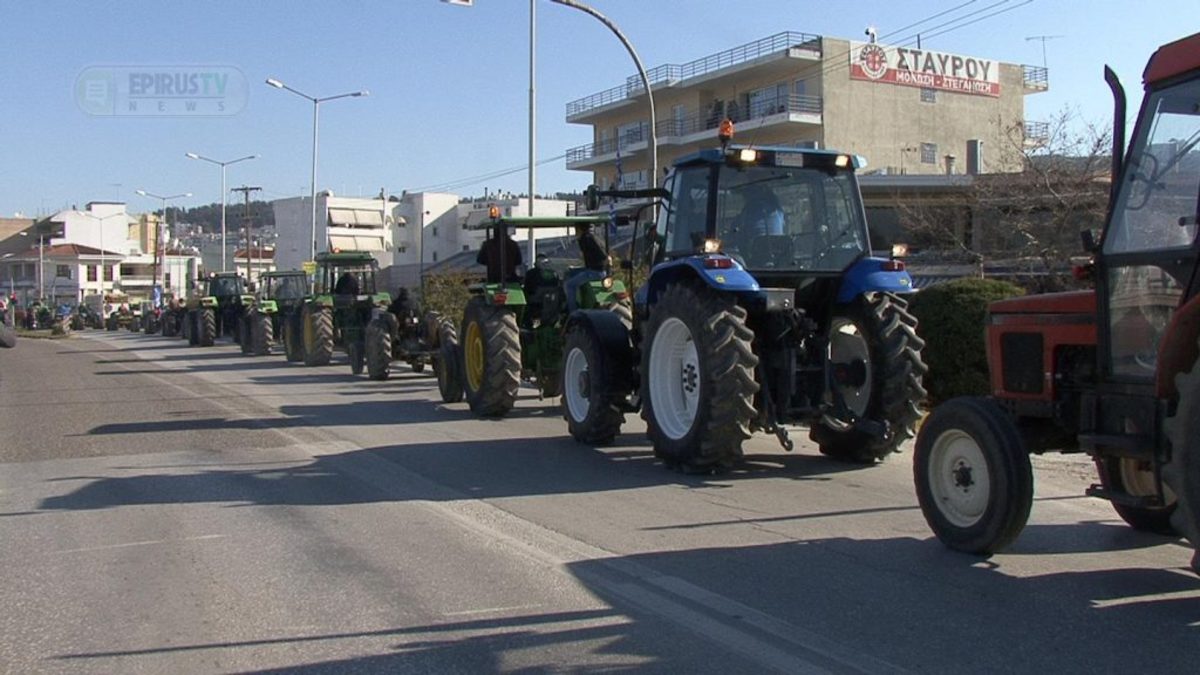 Αγρότες από την Πρέβεζα και την Άρτα έστησαν μπλόκο στον κόμβο της Καμπής [vid]