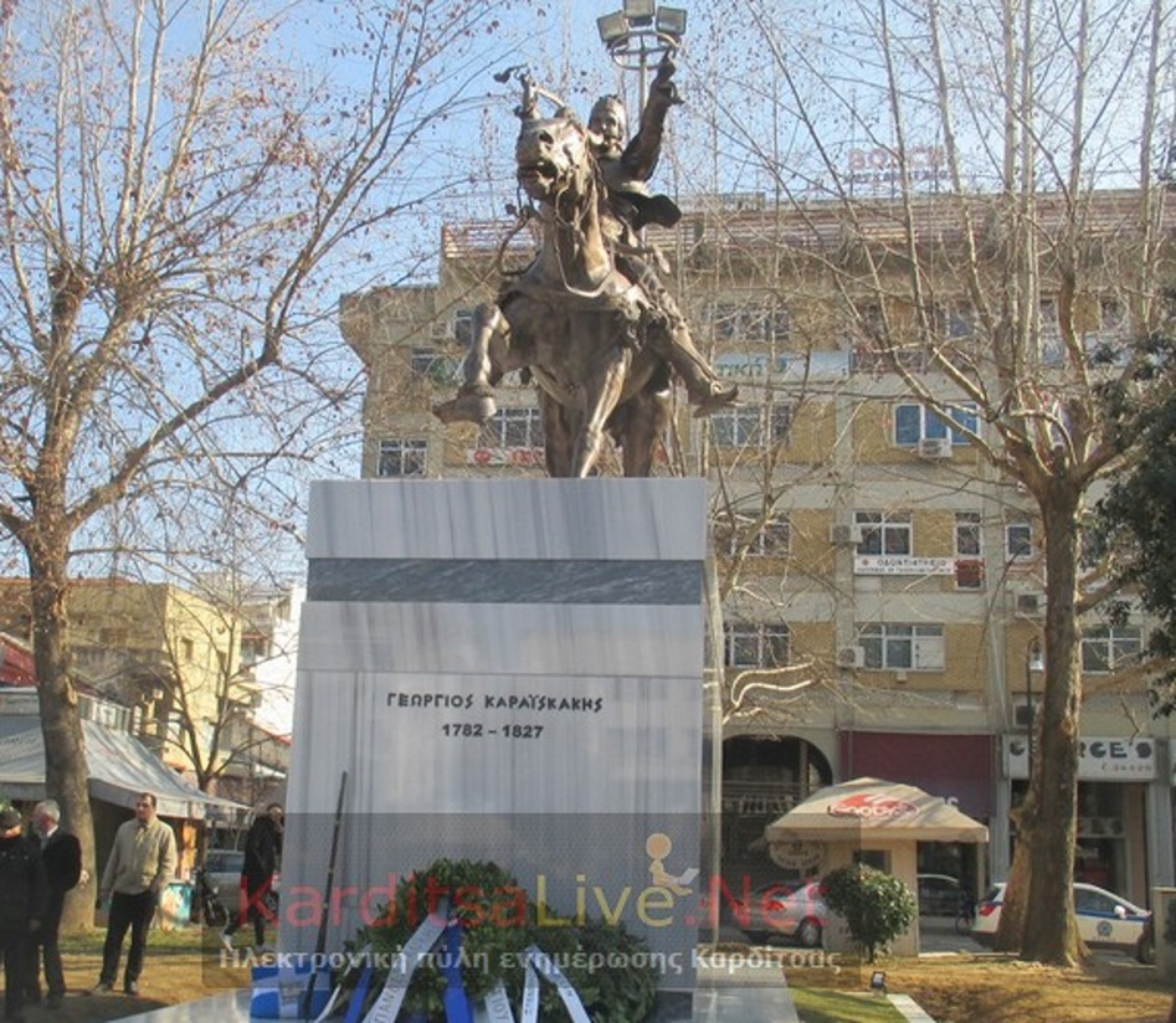 Καρδίτσα: Τα αποκαλυπτήρια του έφιππου ανδριάντα του Γεώργιου Καραϊσκάκη – Τίμησαν τον εθνικό μας ήρωα [pics, vids]