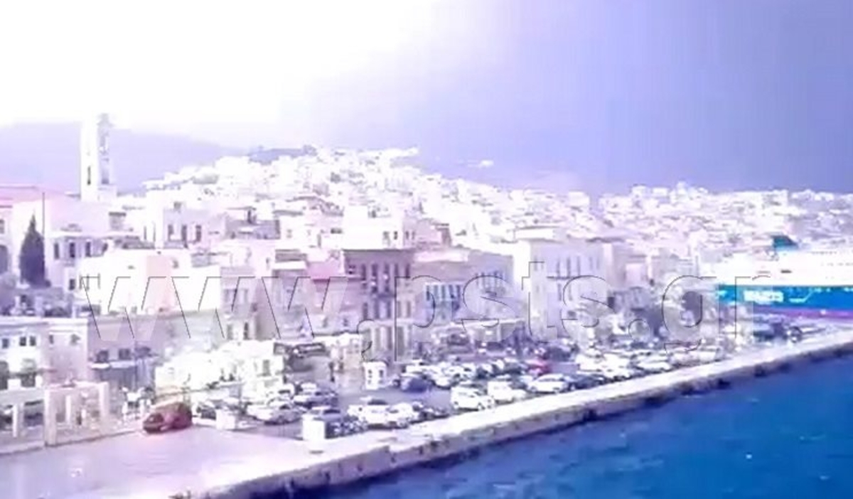 Σύρος: Βγήκαν στο κατάστρωμα του Blue Star Naxos και είδαν αυτές τις εικόνες – Το σπάνιο θέαμα [pic, vid]
