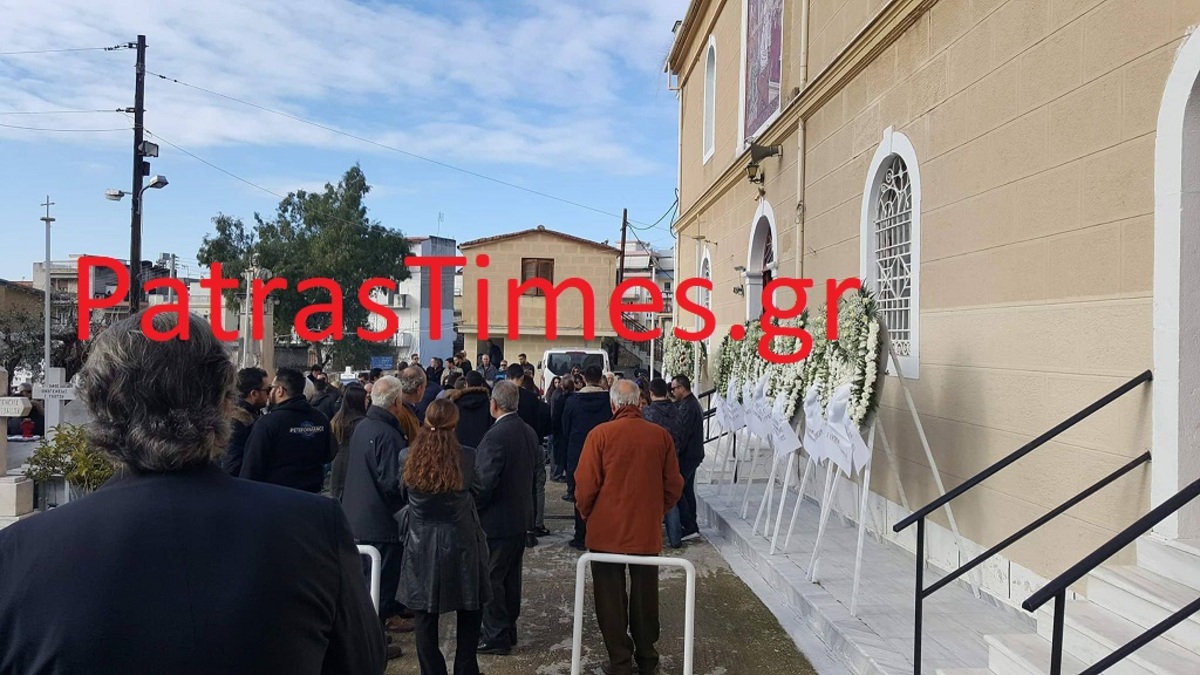 Πάτρα: Σπαραγμός στην κηδεία του Αλκίνοου Βαρσάκη – Ράγισαν καρδιές οι γονείς του αδικοχαμένου παιδιού [pics, vid]