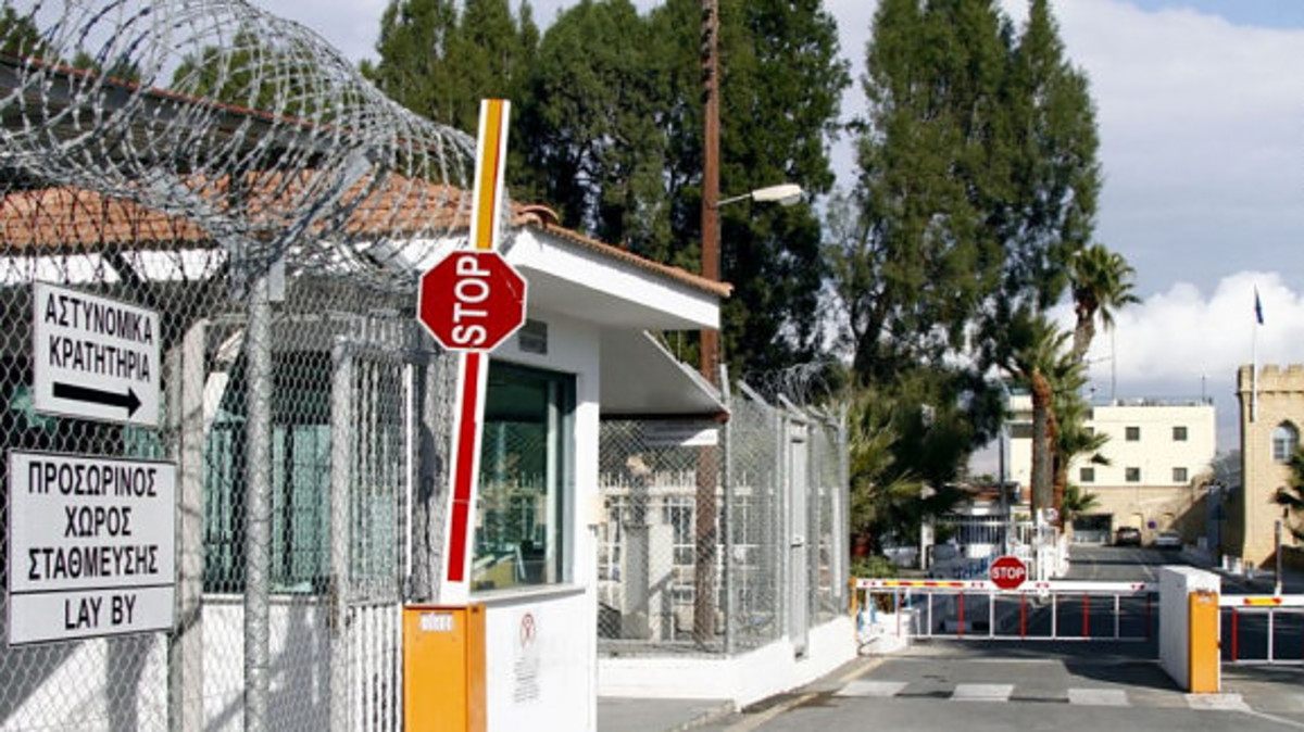 Σοκάρουν οι καταγγελίες από μανάδες κρατουμένων: «Δεσμοφύλακες μάς έδεσαν και μας κτυπούσαν»