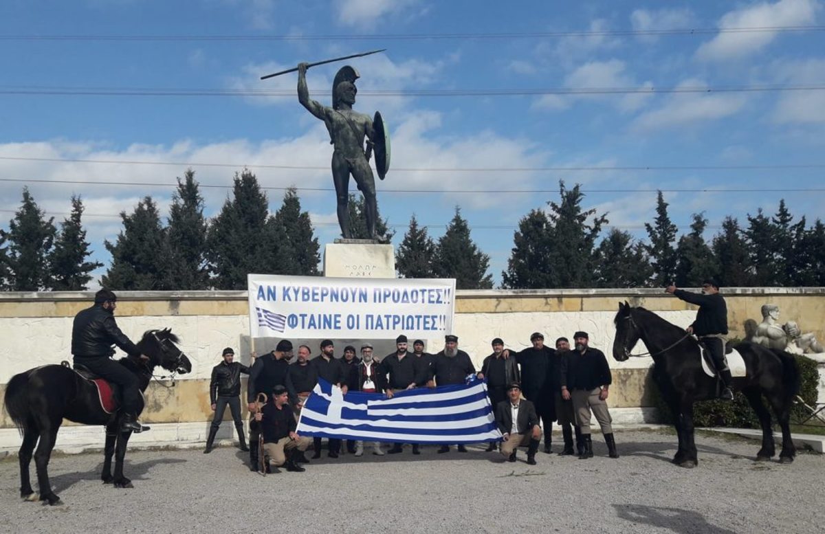 Στο άγαλμα του Λεωνίδα οι αλογατάρηδες της Κρήτης – Πάνε Θεσσαλονίκη για το συλλαλητήριο [pics]