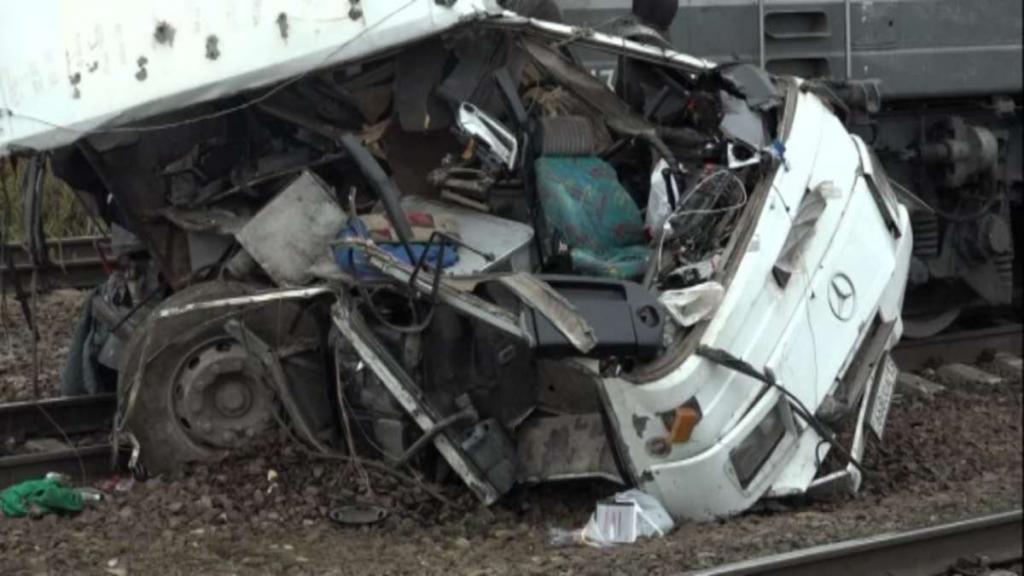 Λεωφορείο “βούτηξε” σε χαράδρα 100 μέτρων! Τουλάχιστον 25 νεκροί ο τραγικός απολογισμός