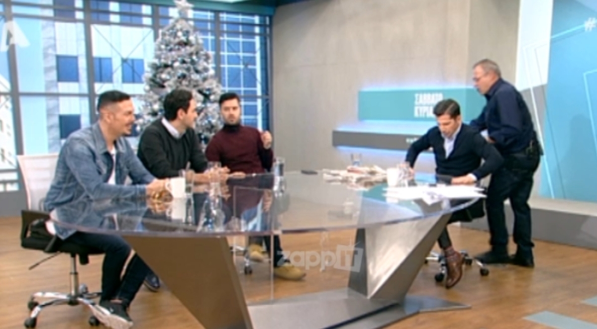 Ευτράπελα στον αέρα της εκπομπής! Ο Νίκος Μάνεσης ζήτησε καρέκλα και τότε…