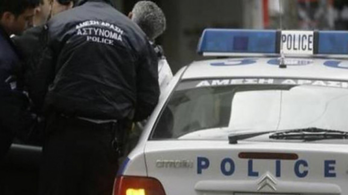 Στην Κύπρο τον έψαχναν στην Ζάκυνθο τον συνέλαβαν – Χειροπέδες στον 65χρονο με τα «χίλια πρόσωπα»