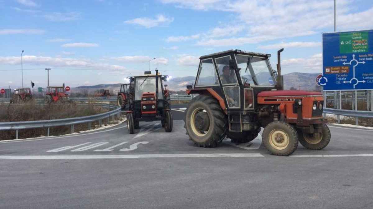Θεσσαλία: Οι αγρότες έκλεισαν τον ολοκαίνουριο αυτοκινητόδρομο!