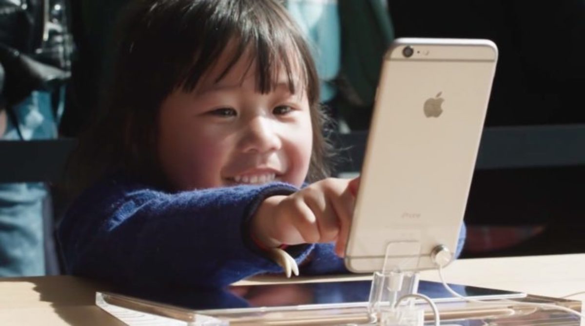 “Καμπανάκι” για τον εθισμό των παιδιών στα Iphone – Ζητούν δραστικά μέτρα μεγαλομέτοχοι της Apple