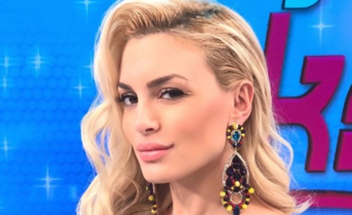 Αλεξάνδρα Παναγιώταρου: Αγνώριστη ως μελαχρινή!