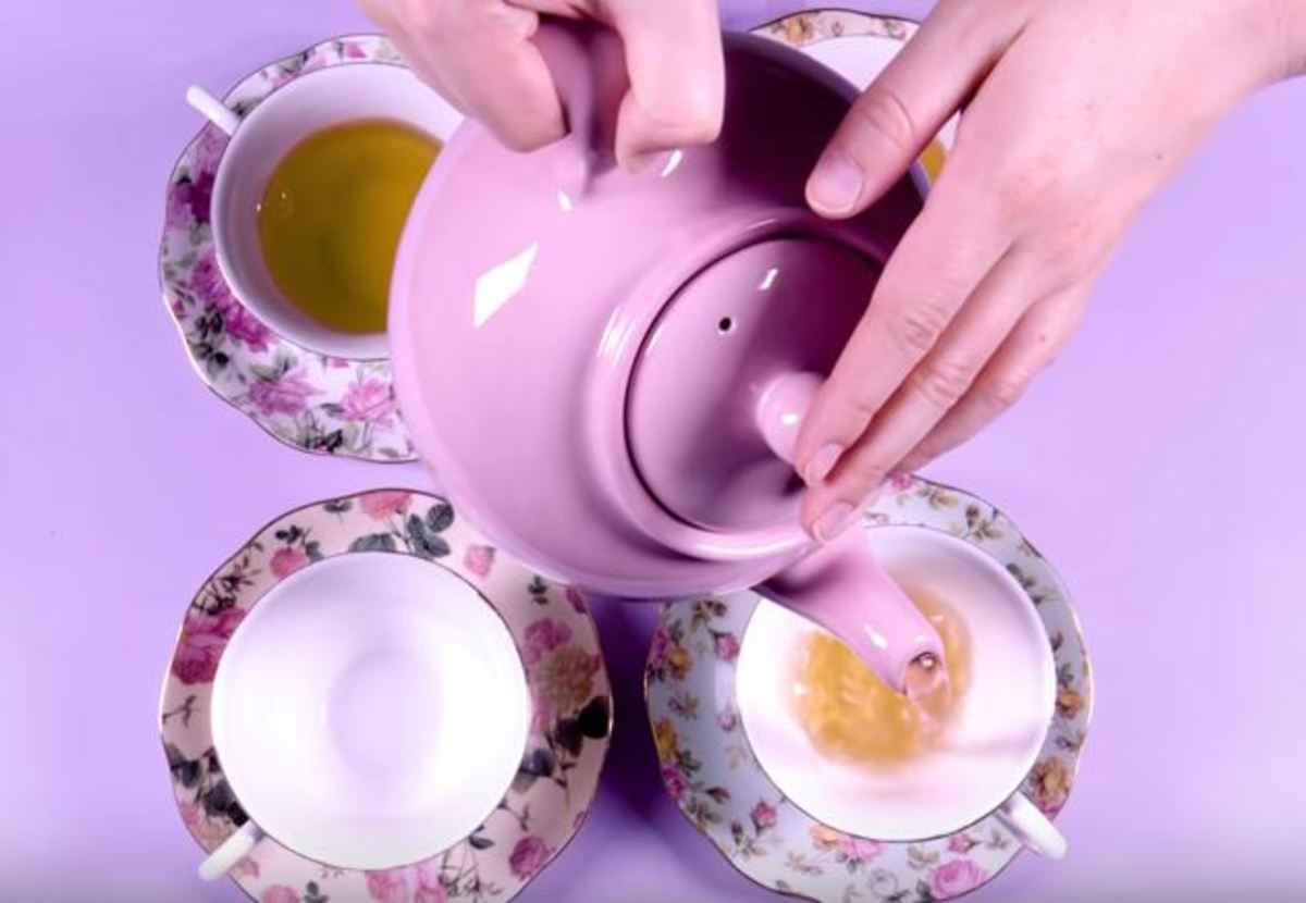 Η απίστευτη ιστορία πίσω από τον λόγο που η Βρετανία αγαπά το τσάι
