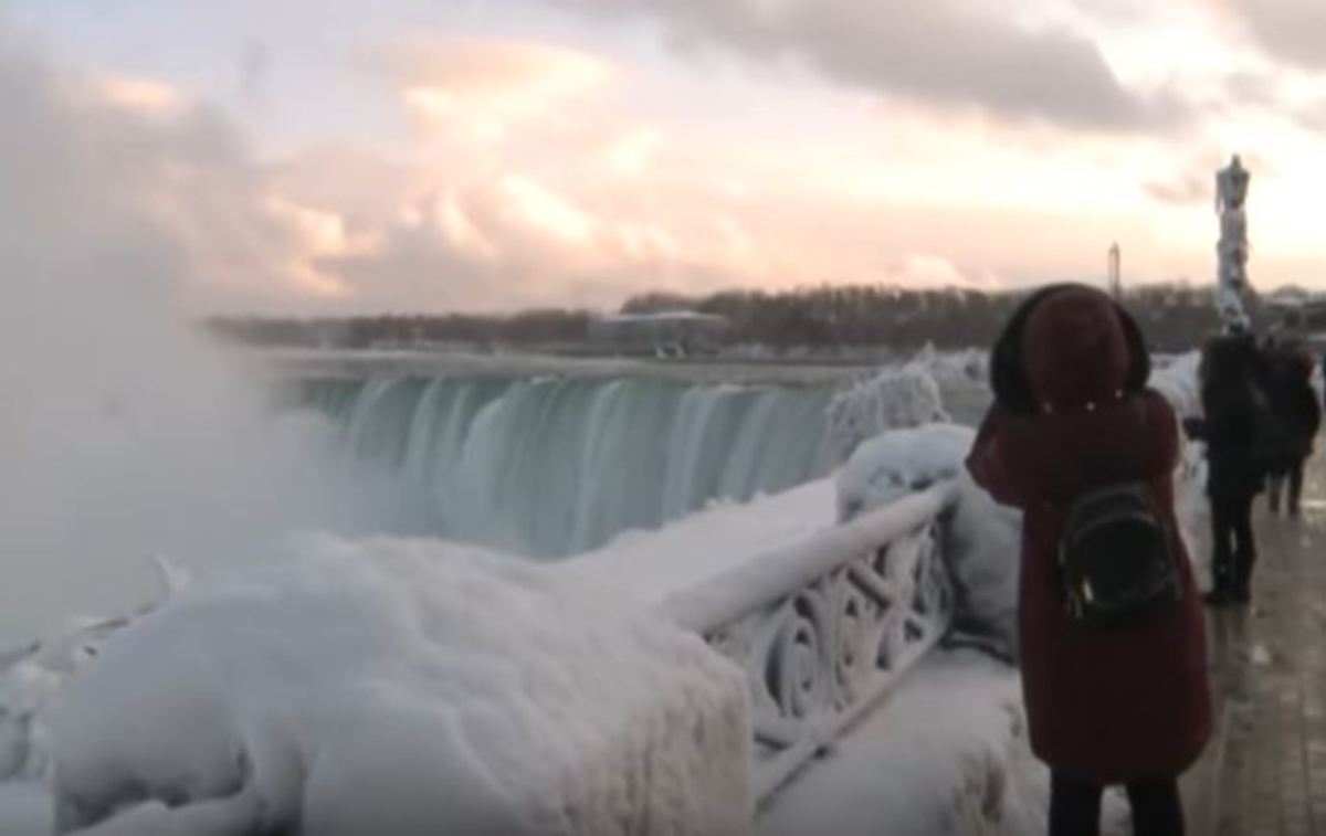 Εκπληκτικό βίντεο από τους παγωμένους καταρράκτες του Νιαγάρα