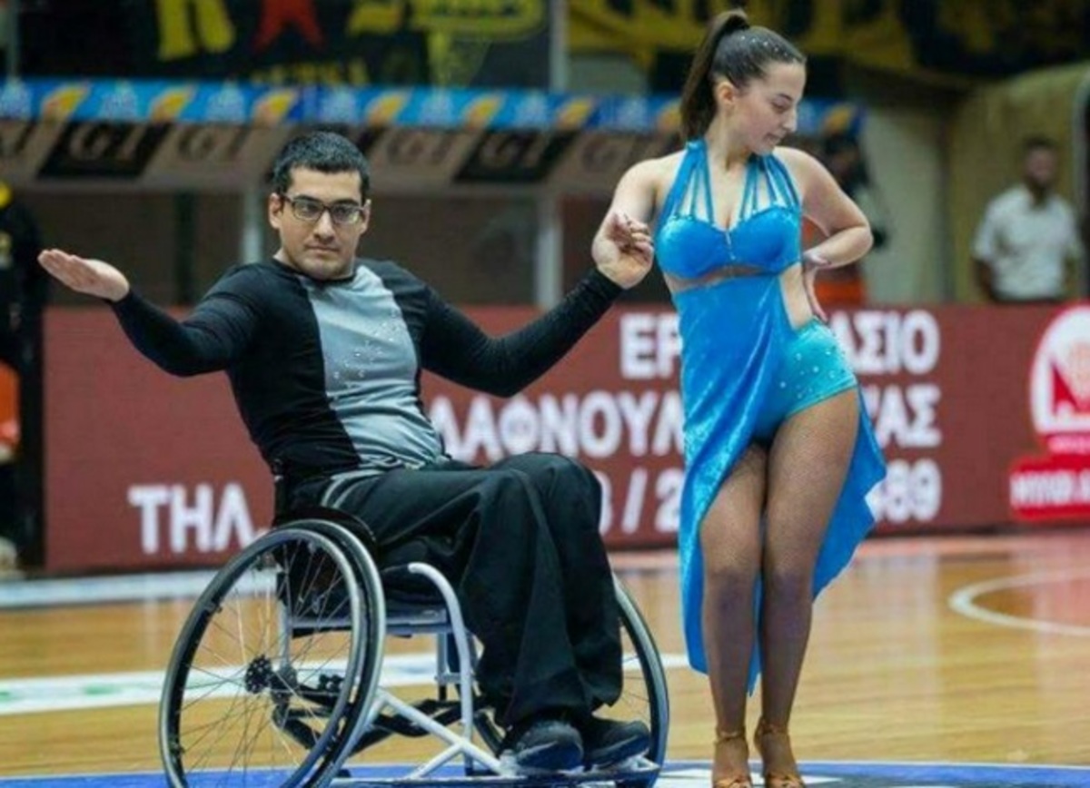 Πάτρα: Ο χορός της ψυχής – Συγκίνησε ένα ολόκληρο γήπεδο ο Ανδρέας Στρατουδάκης [vid]