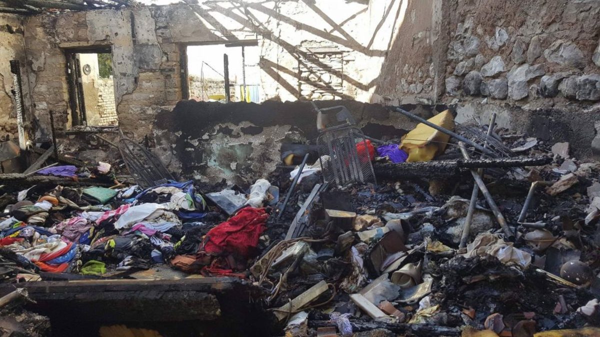 Συγκλονιστικές εικόνες από το σπίτι που έχασε τη ζωή του ο ρακοσυλλέκτης στην Πάτρα [pics, vid]