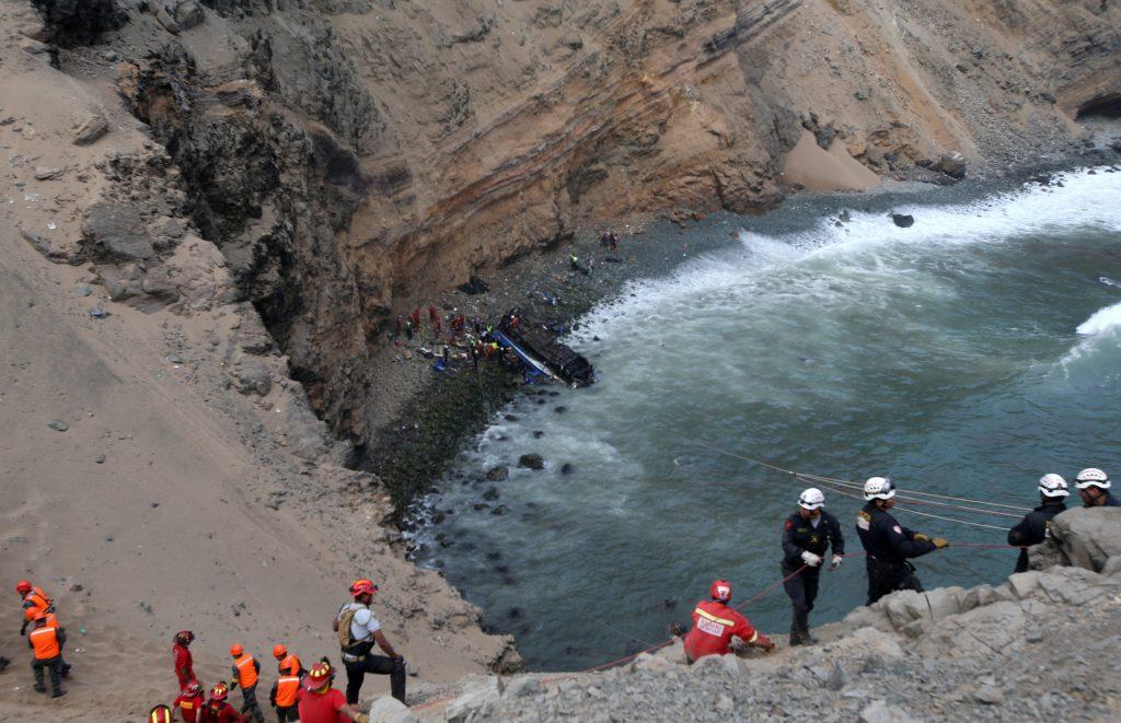 Περού: Στους 51 οι νεκροί από την «στροφή του διαβόλου»