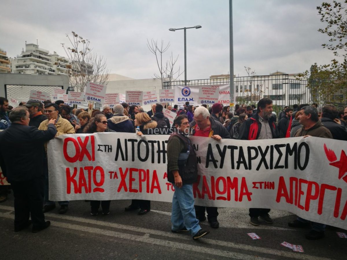 Νέα συγκέντρωση στο Ειρηνοδικείο για τους πλειστηριασμούς [pics,vid]