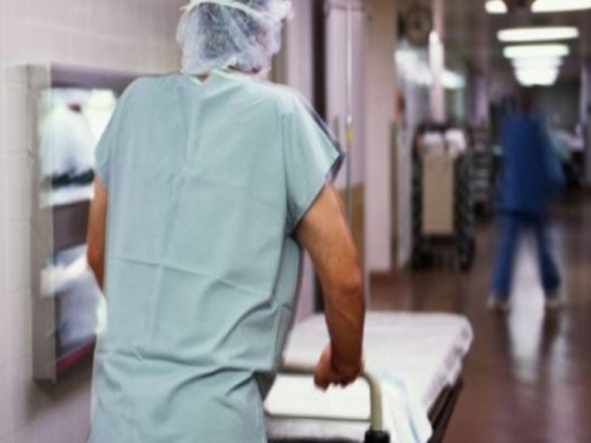 Βία χωρίς τέλος κατά γιατρών και νοσηλευτών καταγγέλλει η ΠΟΕΔΗΝ