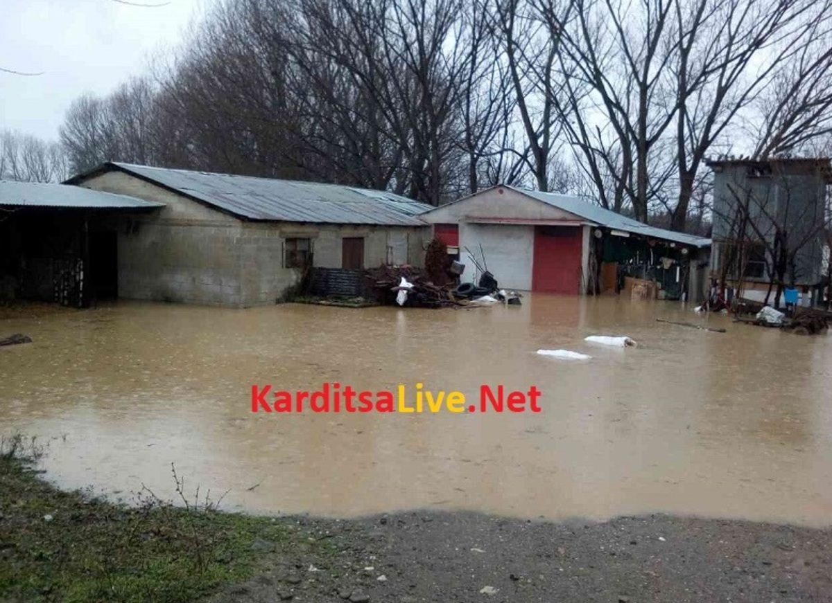 Εκκενώνεται οικισμός στην Καρδίτσα επειδή “φούσκωσε” το ποτάμι