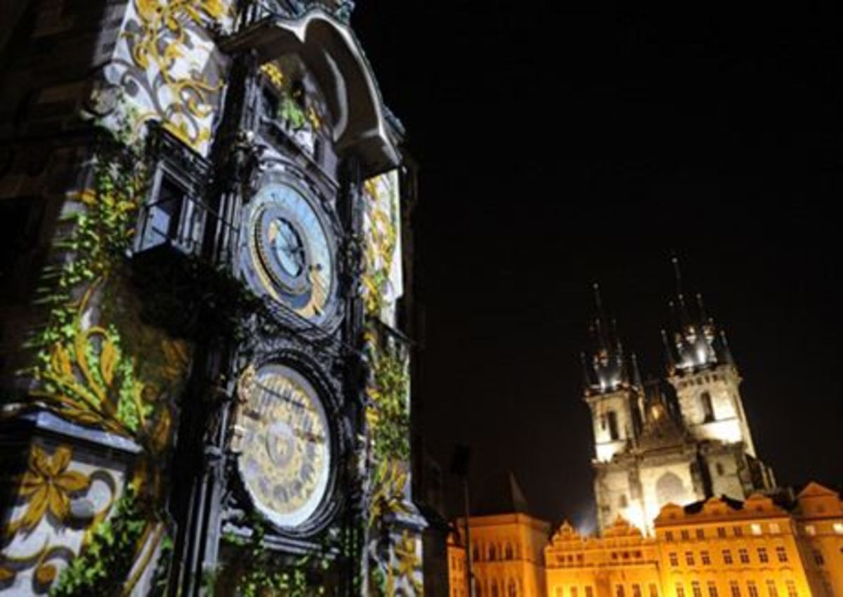 Πράγα: Σταματά να χτυπά το αστρονομικό ρολόι – σύμβολο της πόλης
