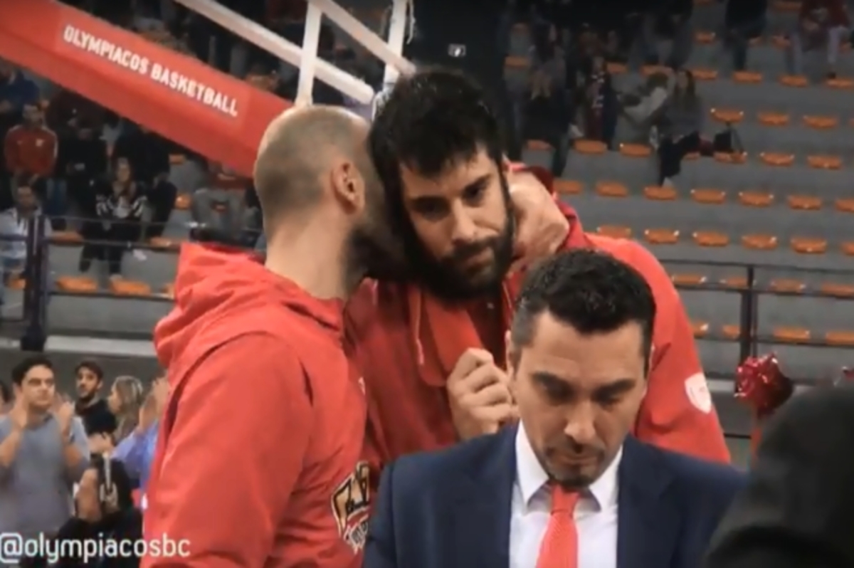 Ολυμπιακός: Το φιλί του Σπανούλη στον Πρίντεζη [vid]