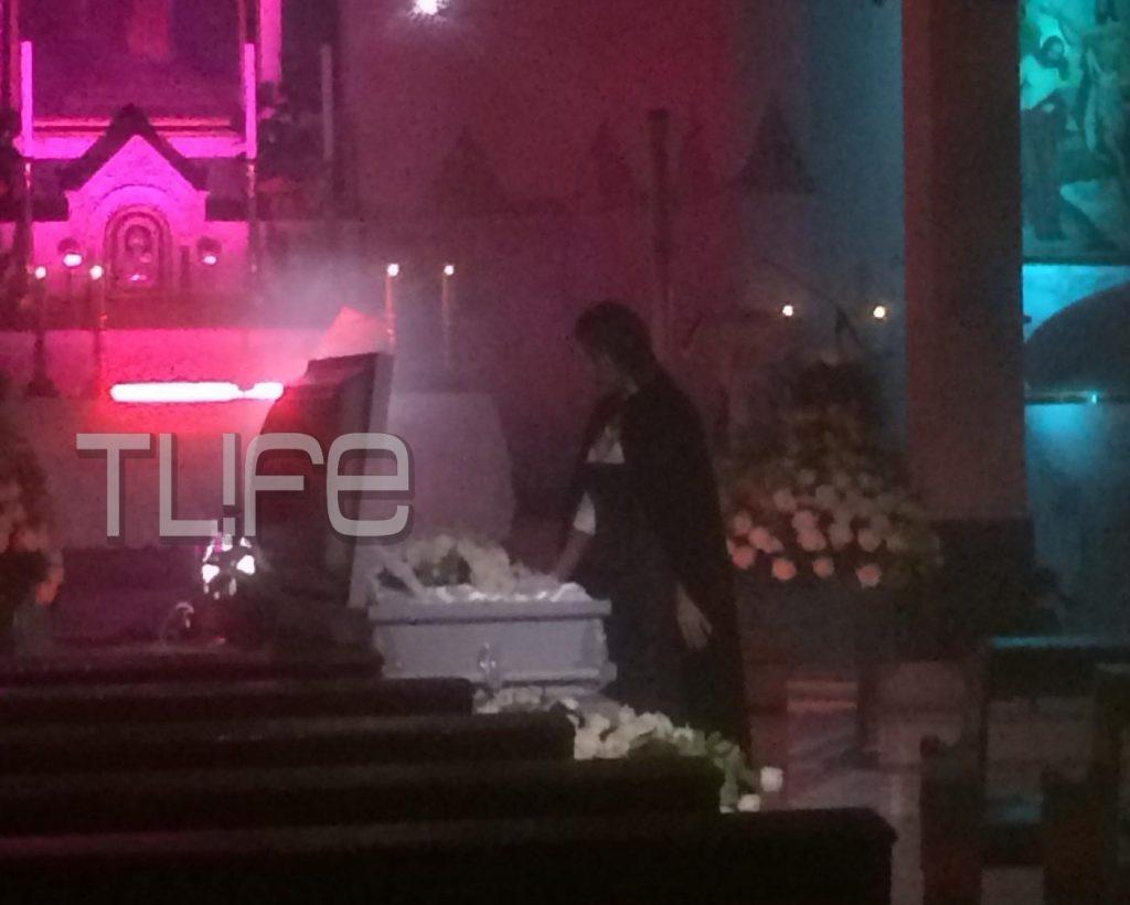 H Kατερίνα Στικούδη μπαίνει σε φέρετρο για το νέο της video clip! Βackstage φωτογραφίες