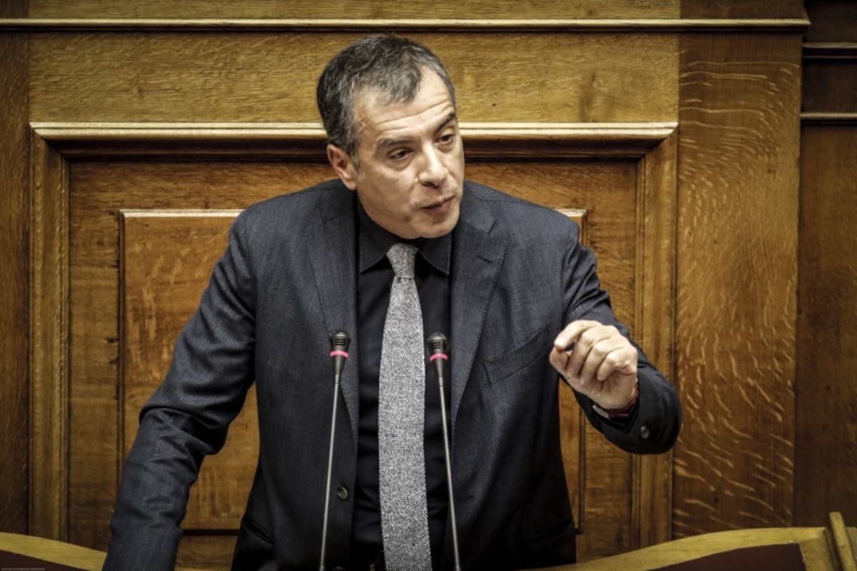 Θεοδωράκης: Έλληνες, Βορειοκορεάτες και Βενεζουελάνοι οι πιο δυστυχισμένοι του κόσμου