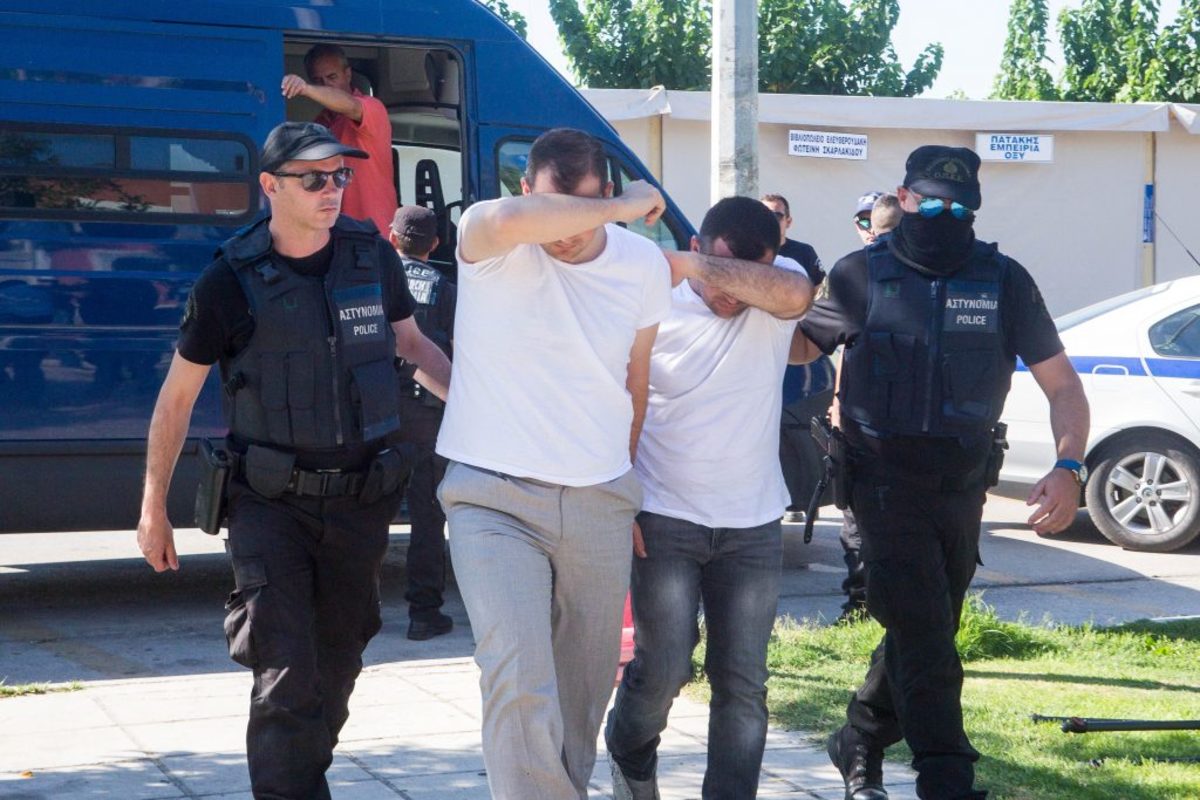Σύμβουλος Ερντογάν: Η Ελλάδα να πιάσει από τ’ αυτί τους 8 στρατιωτικούς και να τους στείλει στην Τουρκία