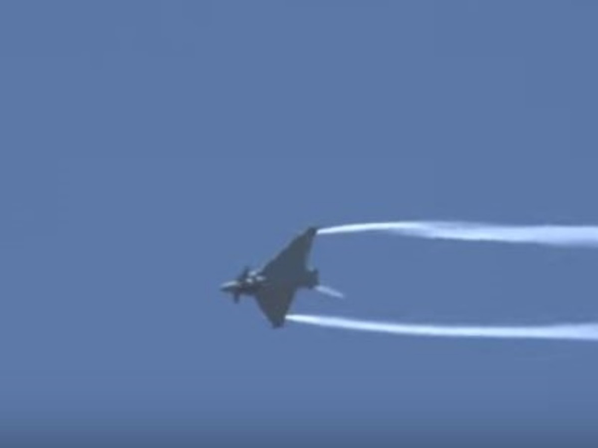 Ένας … διαφορετικός πανίσχυρος τυφώνας εν ώρα δράσης [vid]