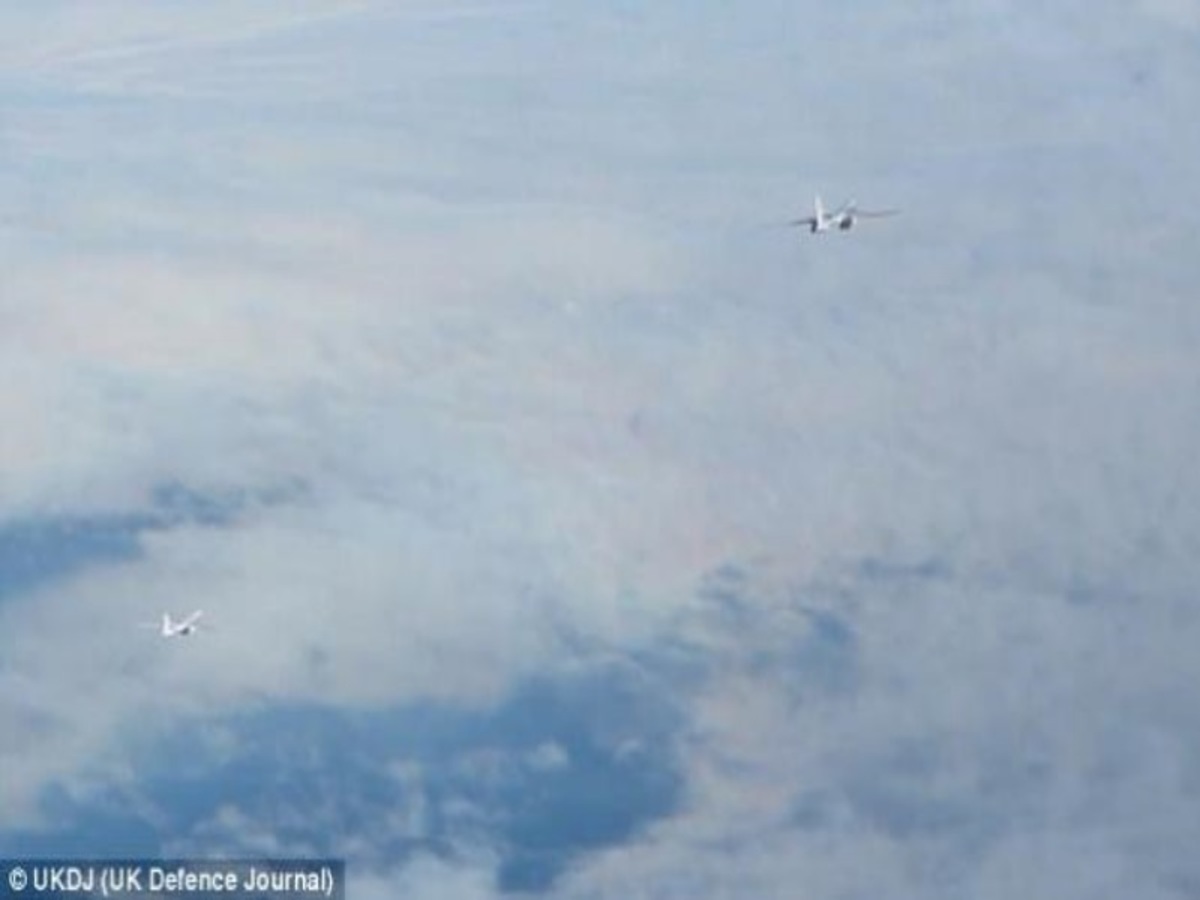 Αυτή είναι η στιγμή που δυο βρετανικά μαχητικά αναχαίτισαν δυο ρωσικά πάνω από την Σκωτία [vid]