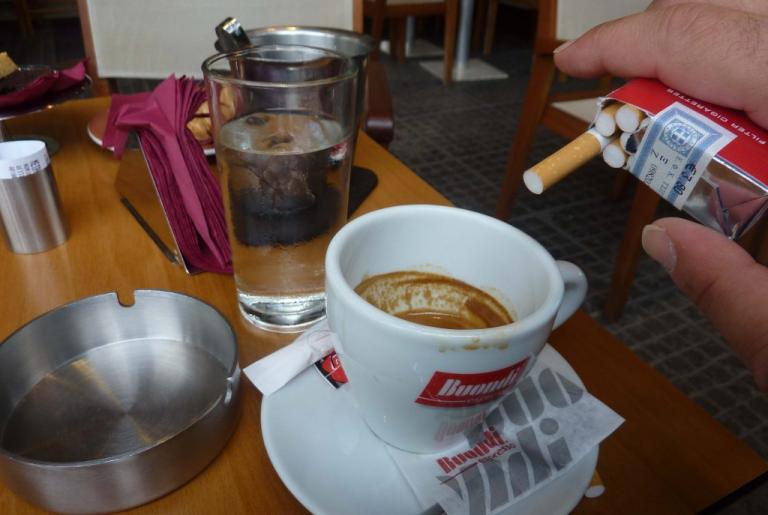 Κοζάνη: Ανάβουν φωτιές τα πρόστιμα για τον αντικαπνιστικό νόμο – Ξεσπάσματα μέσα και έξω από καφετέριες!
