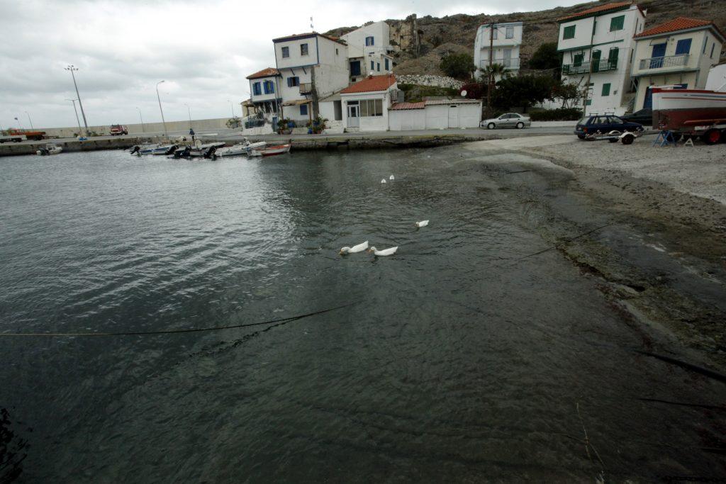 Ξαναστήνεται ερειπωμένο χωριό στον Άι Στράτη 50 χρόνια μετά τον καταστροφικό σεισμό