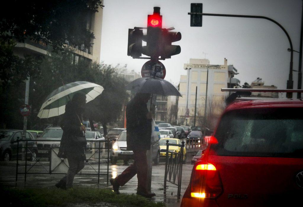 Βροχερό πρωινό Σαββάτου – Αέρα και χιόνια φέρνει η “Ιοκάστη”!