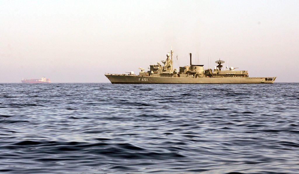 Κύπρος: Τουρκικά πολεμικά πλοία παρεμπόδισαν τον πλουν του γεωτρύπανου της ΕΝΙ