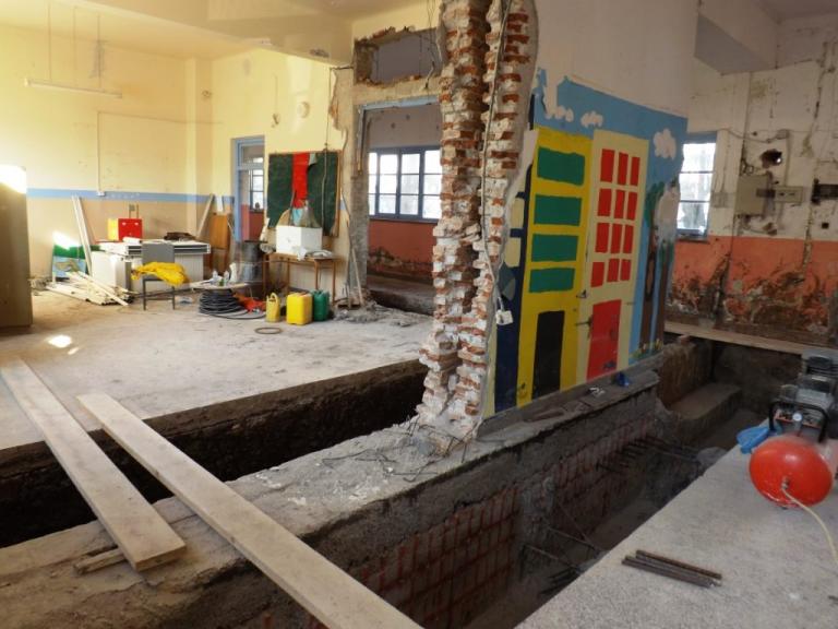 Λέσβος: Επισκευάζουν το σχολείο που χτίστηκε το 1930 με τον Γεώργιο Παπανδρέου υπουργό Παιδείας!
